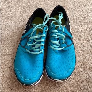 UNDER-ARMOUR SNEAKERS